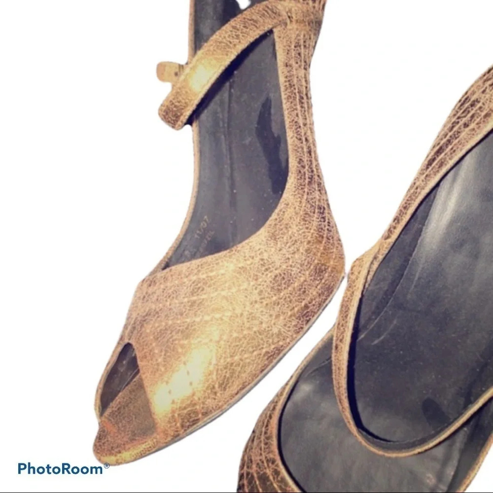 Vintage Brushed Gold Leather Women’s Heels 8.5
